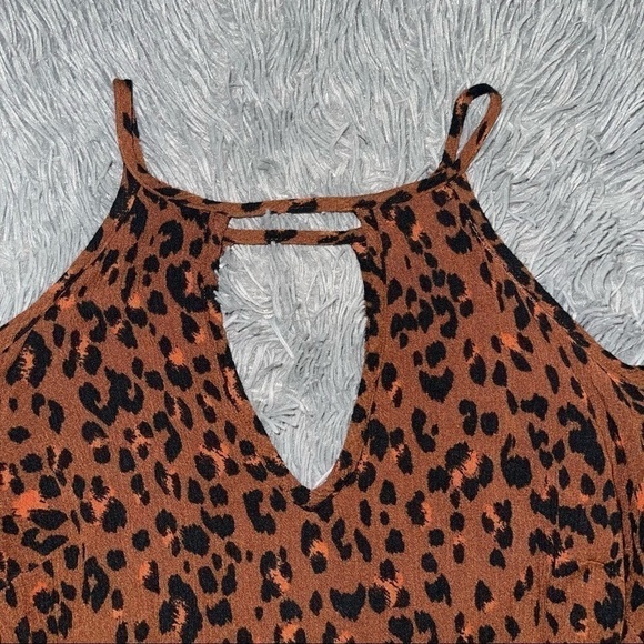 Mossimo Cold Shoulder Animal Print Top 5️⃣✖️3️⃣0️⃣ - Picture 4 of 7